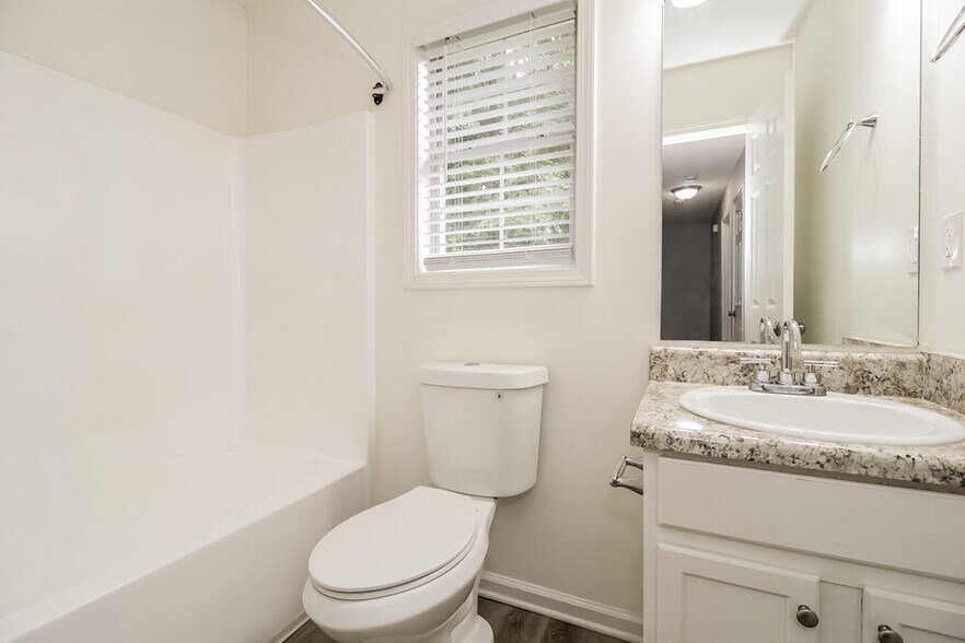 Building Photo - 435 Ivy Crest Dr