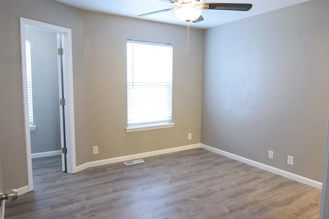 Building Photo - 6003 Cullen Dr