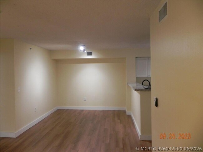 Building Photo - 577 SW 111th Ln