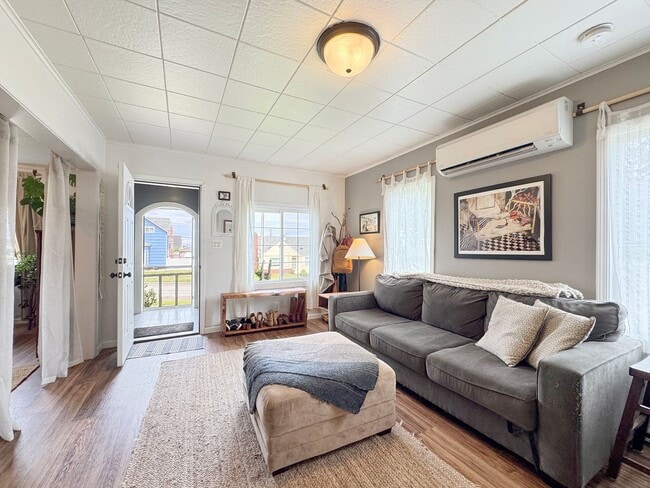 Building Photo - Charming Home for Lease
