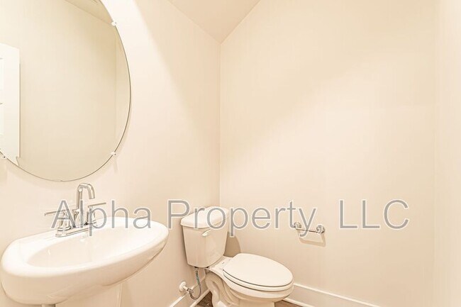 Building Photo - 212 Round Back Way