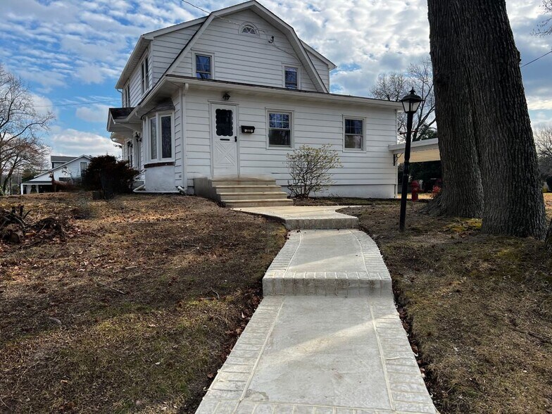 Building Photo - 222 Berlin Rd N