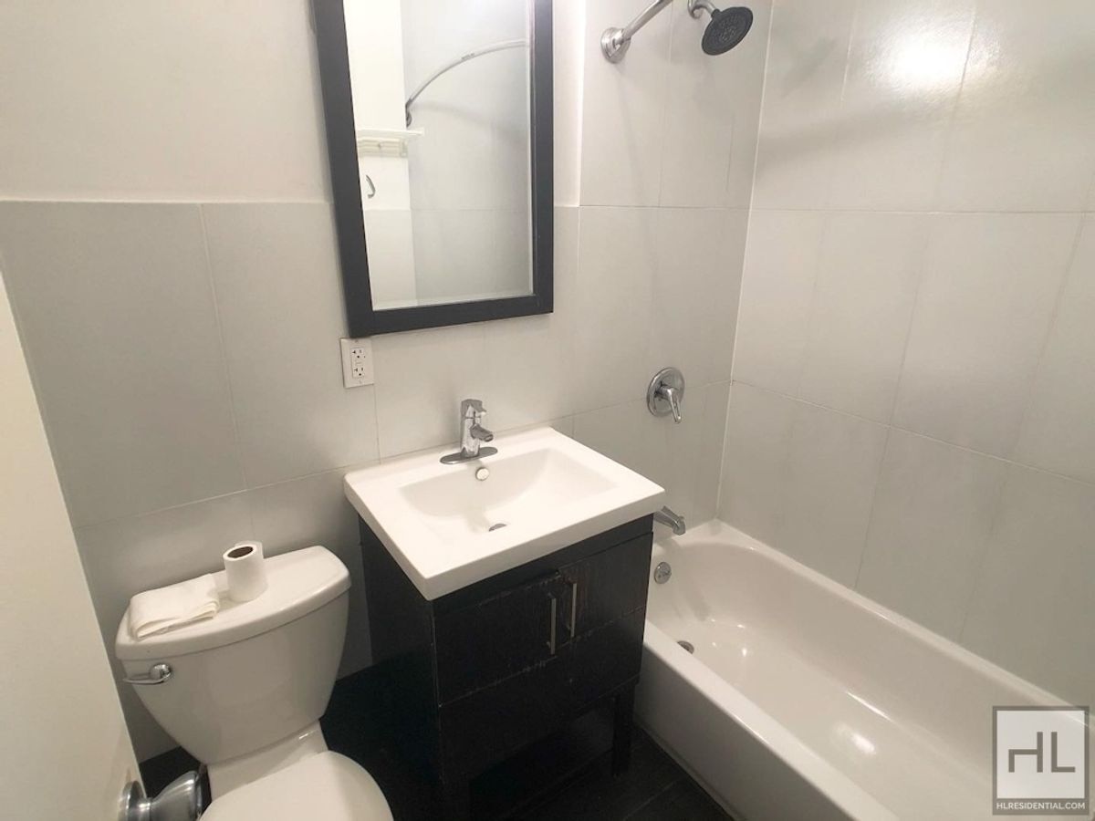 Building Photo - NOSTRAND AVENUE / Crown Heights 1-Bed