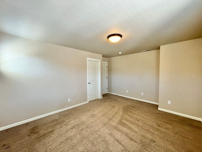 Building Photo - 2965 Yew Park Ln