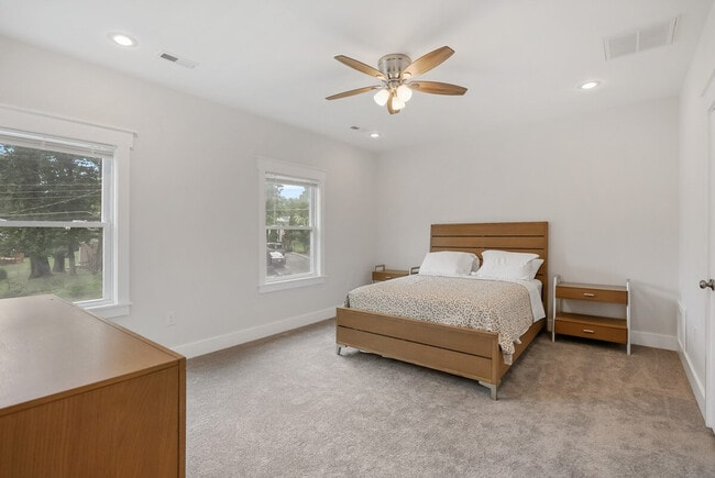 Building Photo - 7900 Heritage Dr