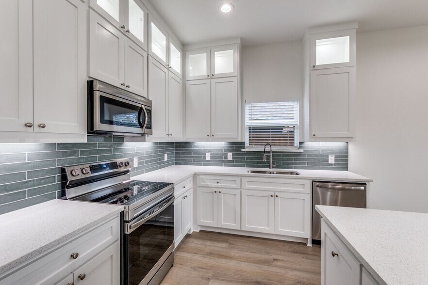 Building Photo - 2534 Southland St