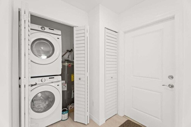 Building Photo - 121 S Lake Dr