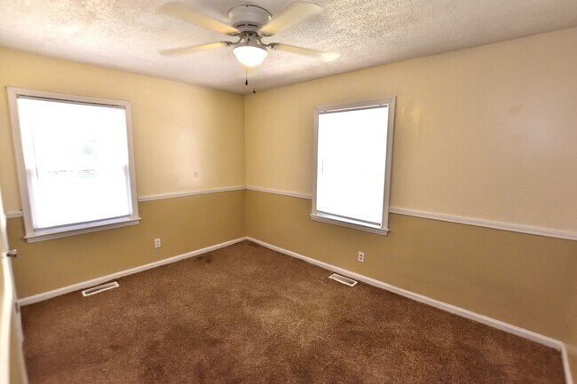 Building Photo - 1581 Charter Dr