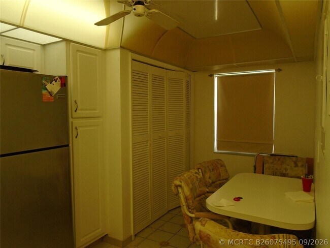 Building Photo - 3165 NE 48th Ct
