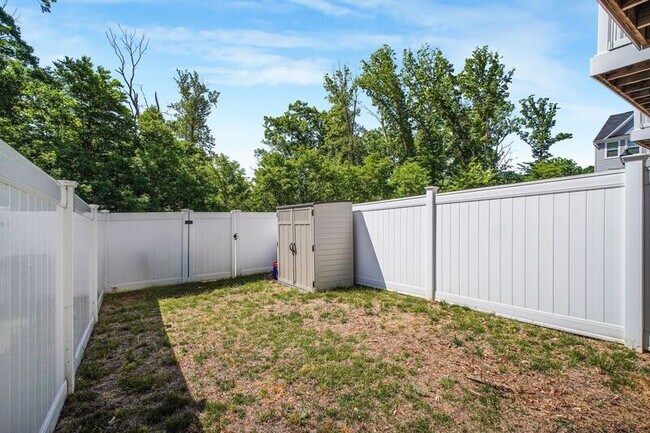 Building Photo - 535 View Point Way