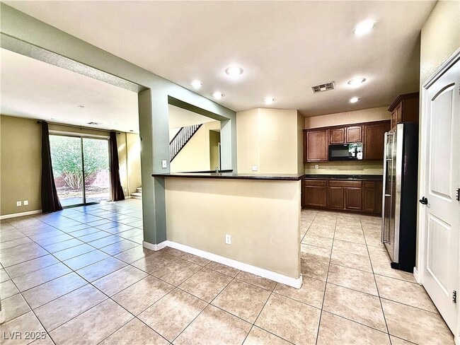 Building Photo - 5580 Spiceberry Dr