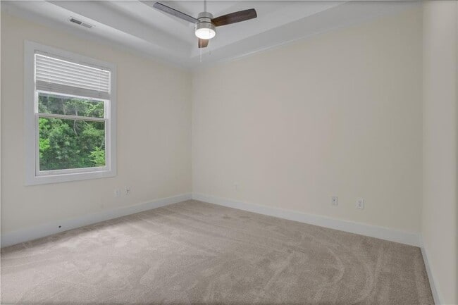 Building Photo - 3228 Silver Lake Dr NE