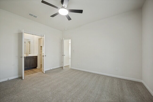 Building Photo - Modern 3BR Home with Open Floor Plan in Ponder, TX