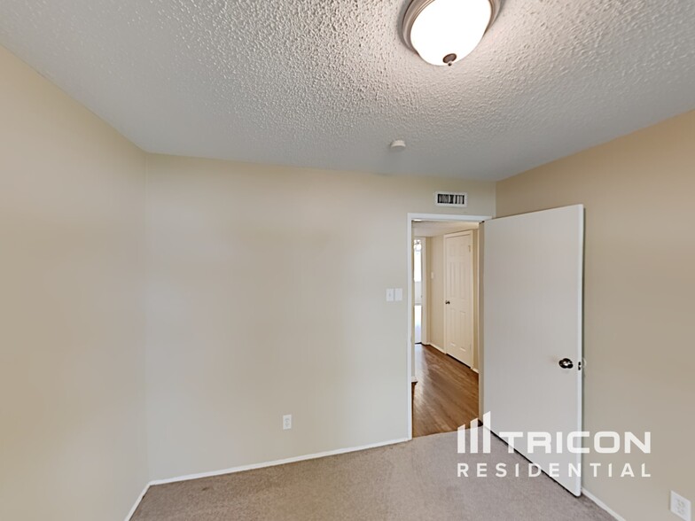 Building Photo - 1610 Pilot Way