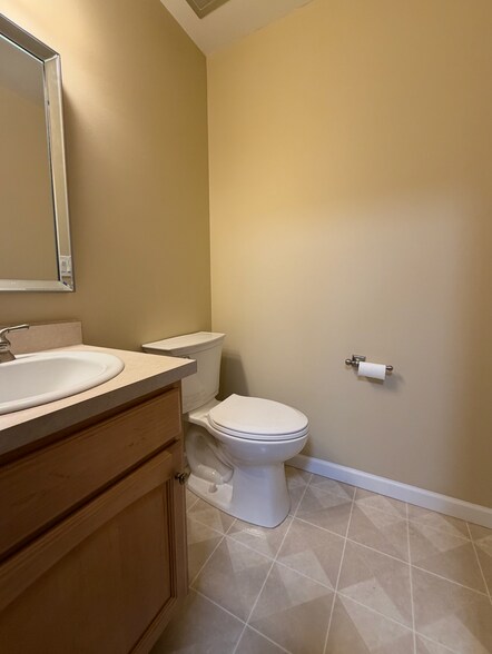 Building Photo - 1708 S Lee St