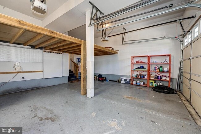 Building Photo - 33 Weaver Dr