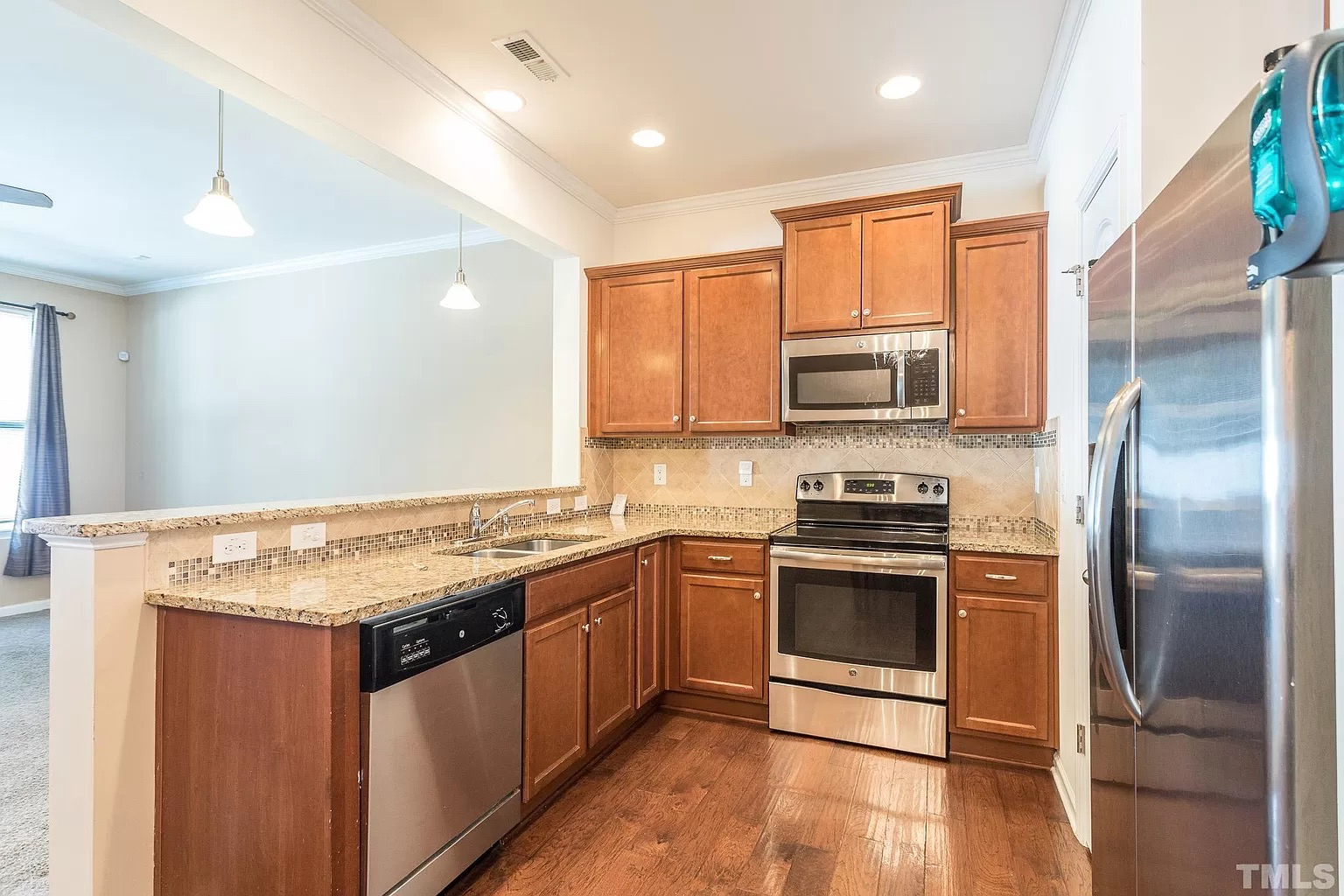 Building Photo - Room in Townhome on Warm Springs Ln