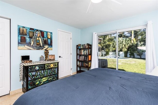 Building Photo - 936 NE 26th Ave