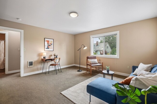 Building Photo - 4934-4942 NE 32nd Place