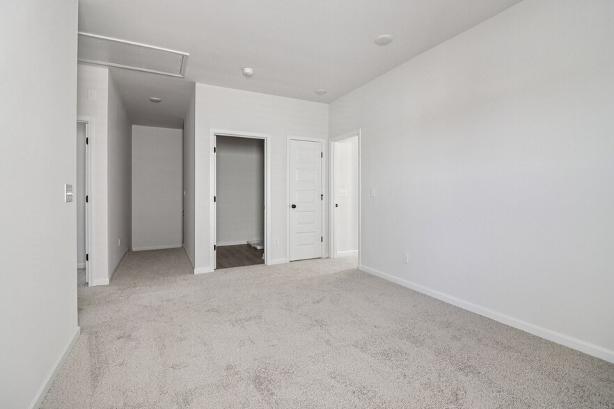 Building Photo - 700 Shetland Trl