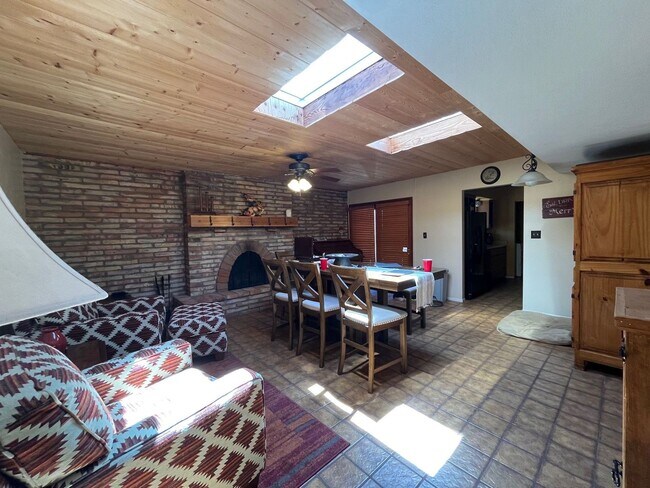 Building Photo - in Sierra Vista All utilities included, fully furnished with short term rental options.