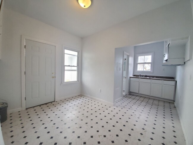 Building Photo - 407 S 8th St
