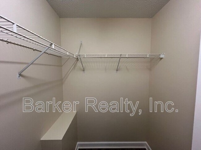 Building Photo - 1401 E Lenoir St