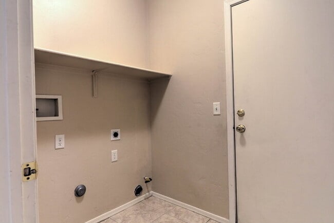 Building Photo - Located in beautiful Rancho Sahuarita!!!!!!!!!!!!