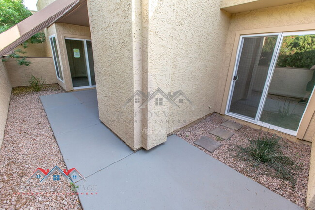 Building Photo - 712 W 14th St