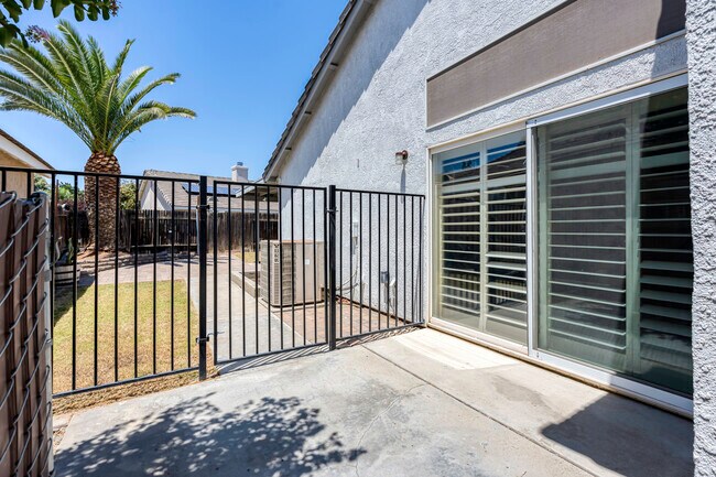 Building Photo - 5001 Rogue Water Ct