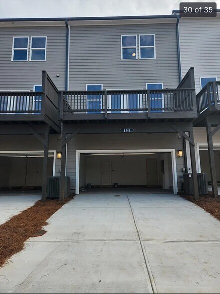 Building Photo - 813 Cameron Trl