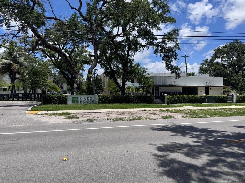 Building Photo - 5503 W Oak Way