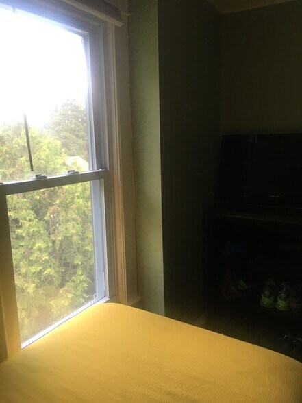 Building Photo - 1302 Hillside Ave