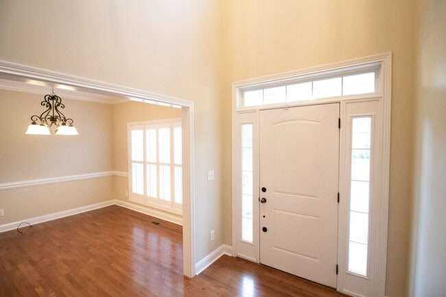 Building Photo - 1343 Ambleside Dr