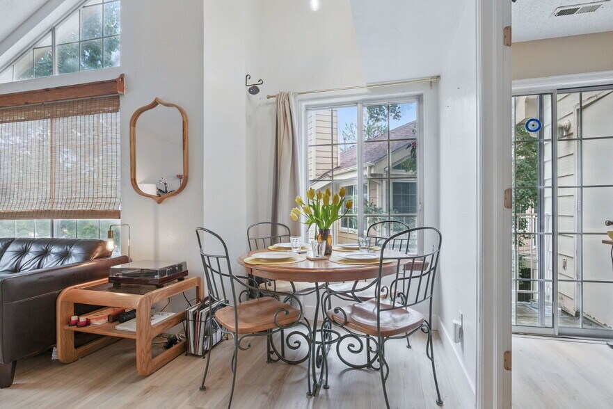 Building Photo - 6076 Gunbarrel Ave