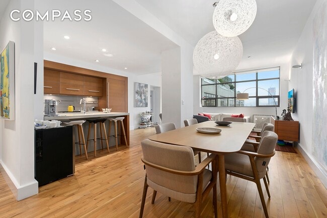 Building Photo - Enormous ~1,285 s/f, designer condo Loft apt @OBBP 1 bedroom, 2 bathrooms + ~112 s/f terrace with...