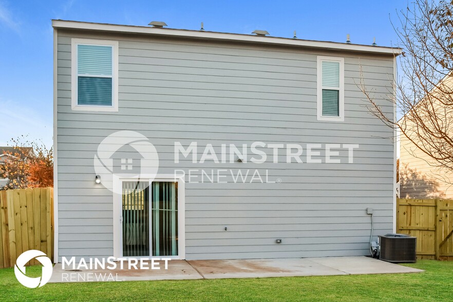 Building Photo - 3102 Lakeland Dr SW