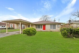 Building Photo - 6806 Woodrow St