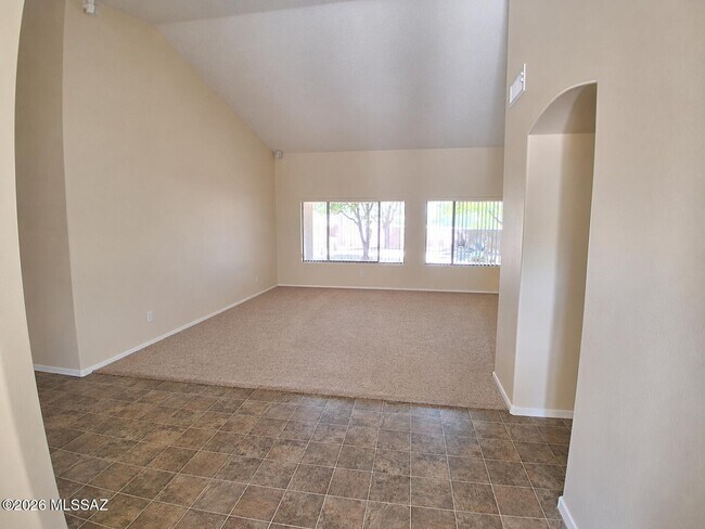 Building Photo - 995 N Western Sunset Dr