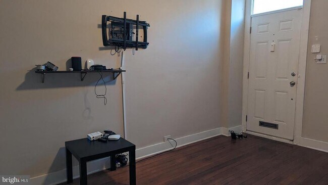 Building Photo - 124 W Hamburg St