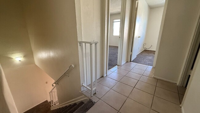 Building Photo - "Charming 2-Bedroom Townhouse in Phoenix -...
