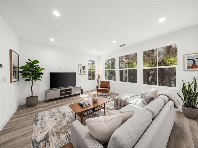 Building Photo - 83 Waterleaf