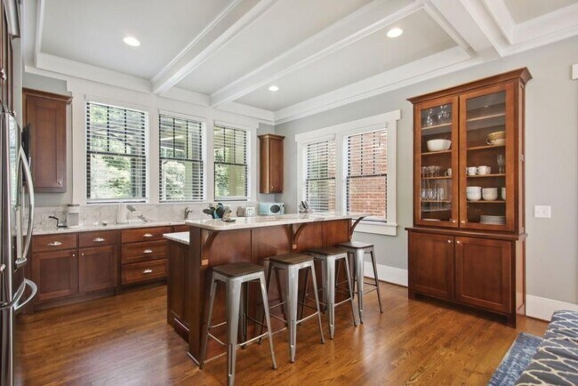 Building Photo - 519 N Highland Ave NE