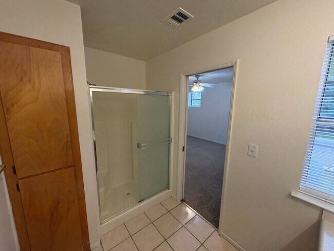 Building Photo - 2 story house in NW Visalia Available Now