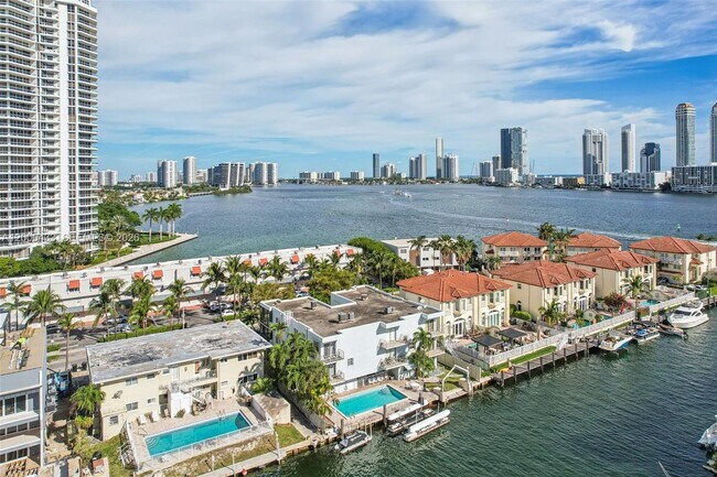 Building Photo - 3862 NE 171 St