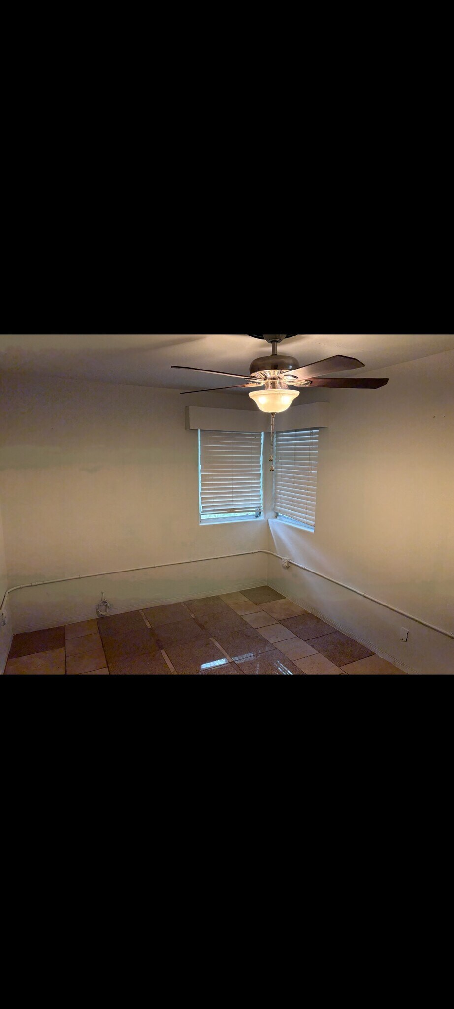 Building Photo - 1703 John Anderson Dr