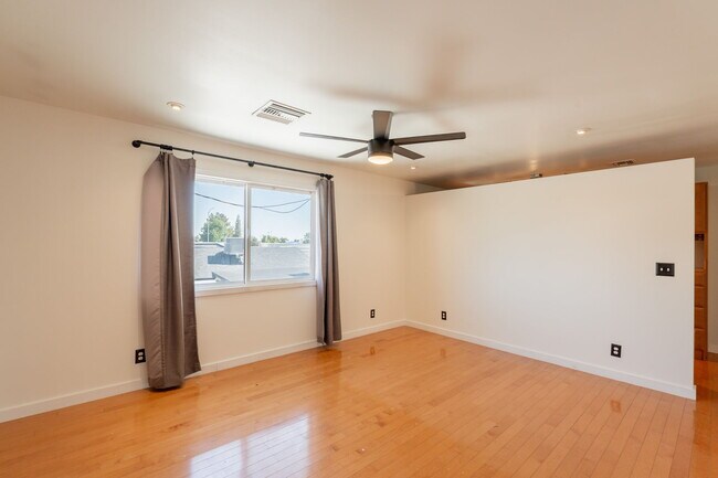 Building Photo - 1325 W Lobo Ave