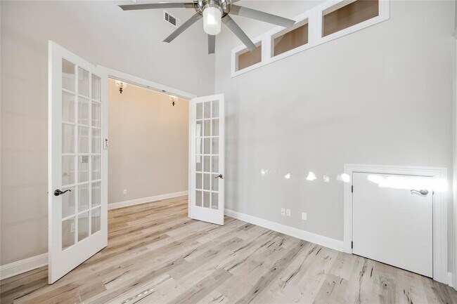 Building Photo - 12600 River Bend