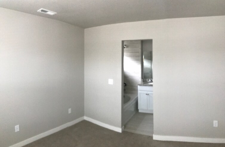 Building Photo - 2392 S Scranton St