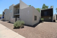 Building Photo - 2807 E Paradise Ln